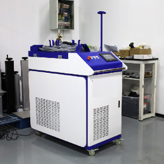  Máy Hàn laser tự động bồn Inox, thép mỏng